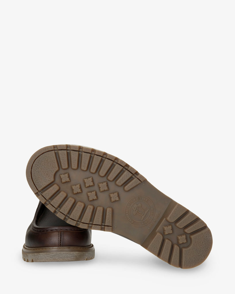 Beker botín de piel con forro interior de piel. castaño