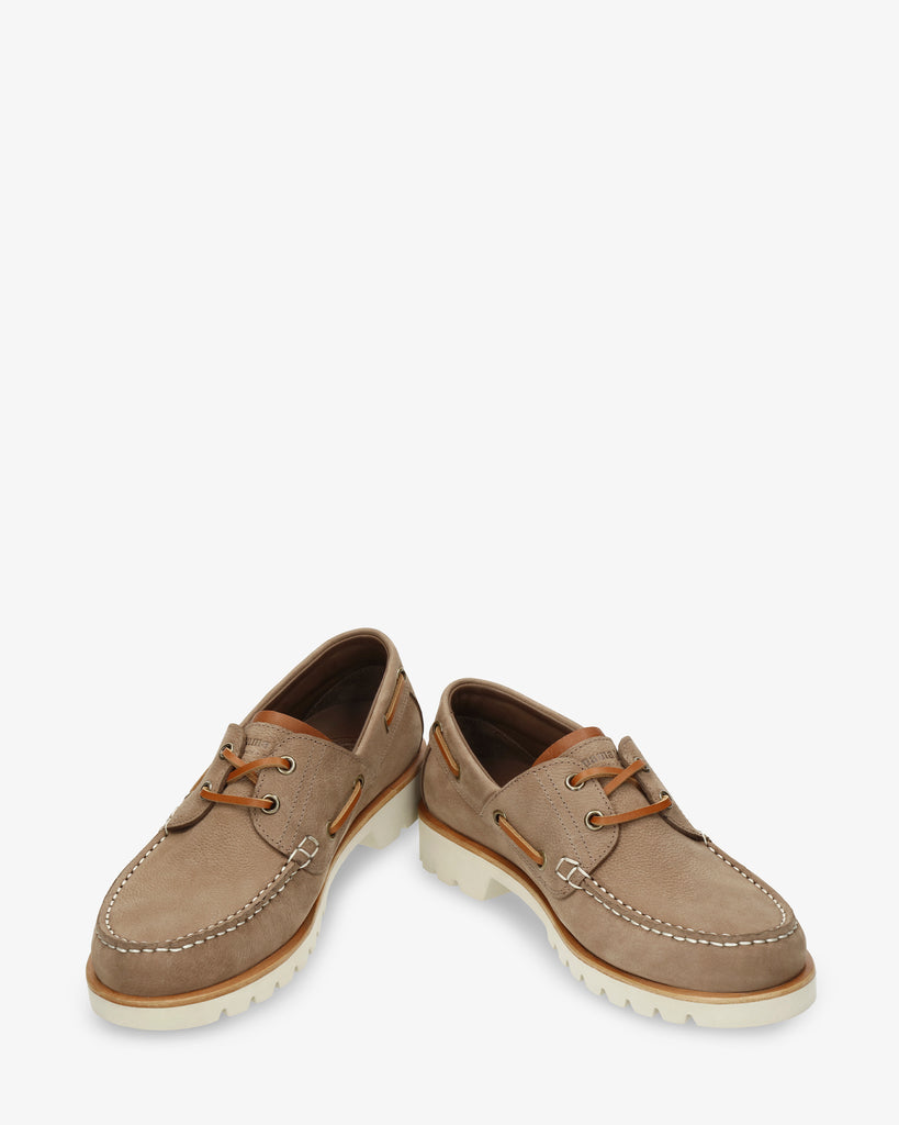 Boat náutico de piel con forro interior de piel. taupe