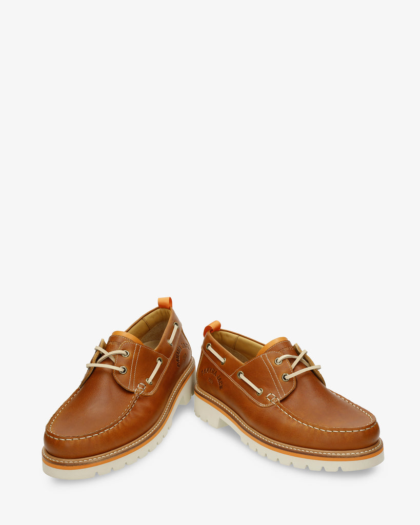 Boat náuticos de piel con forro interior de piel. camel