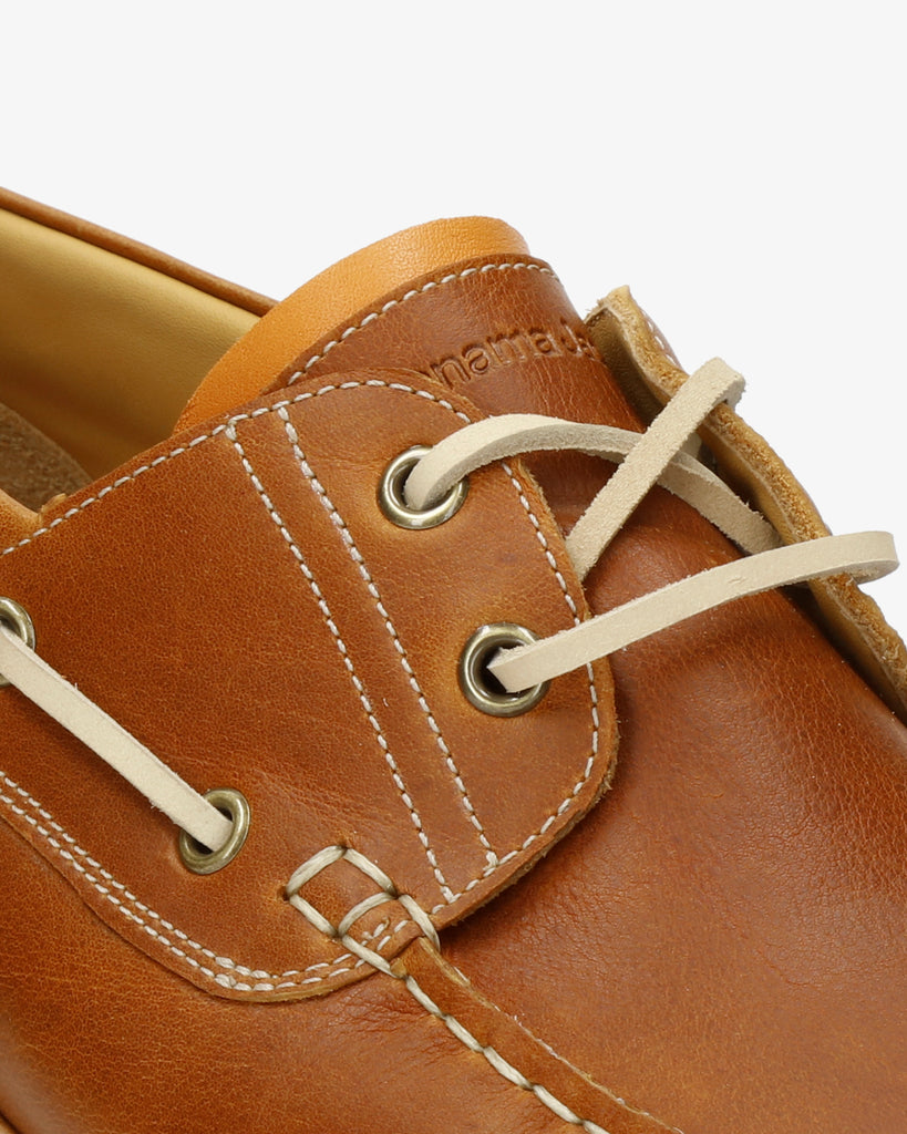 Boat náuticos de piel con forro interior de piel. camel