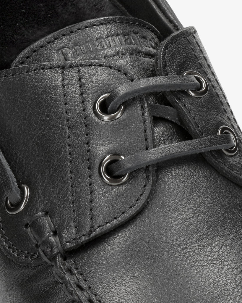 Boat Igloo náutico de piel con forro interior de pelo natural. negro