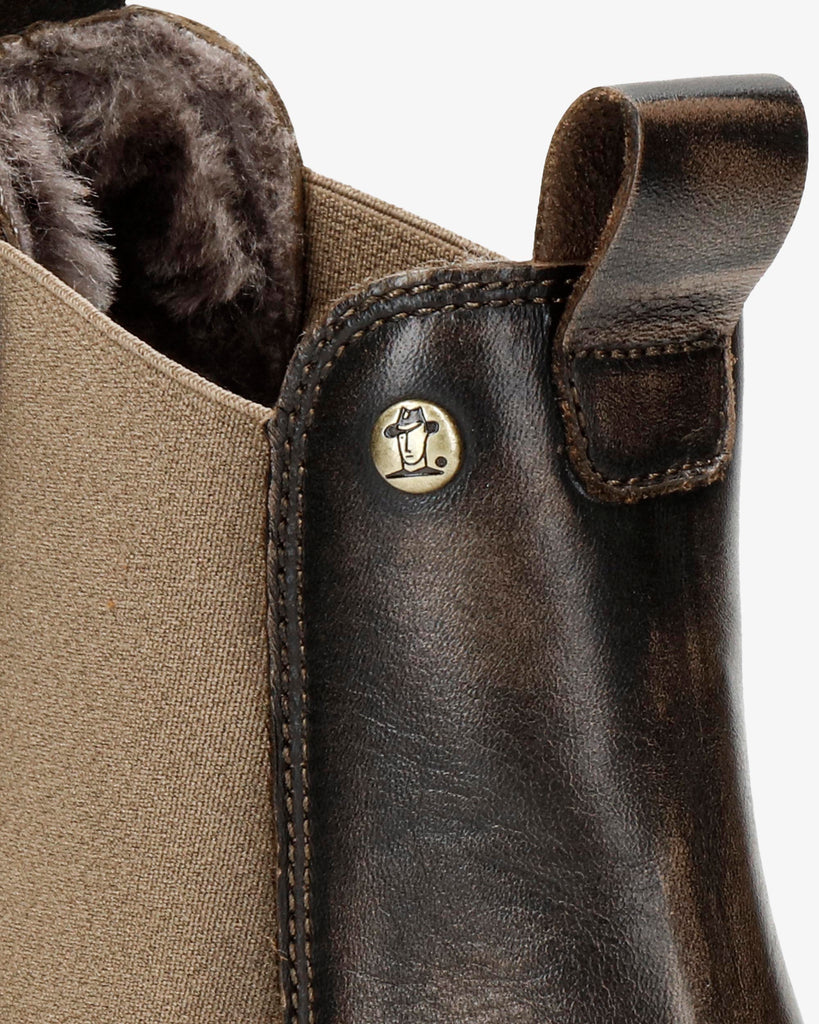 Elvin Igloo botín de piel con forro interior de pelo natural. taupe