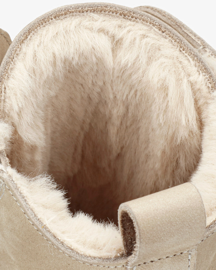 Farai botas de piel con forro interior de pelo. crudo