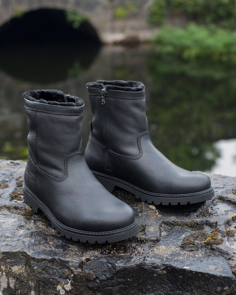 Fedro botas de piel con forro interior de pelo. negro