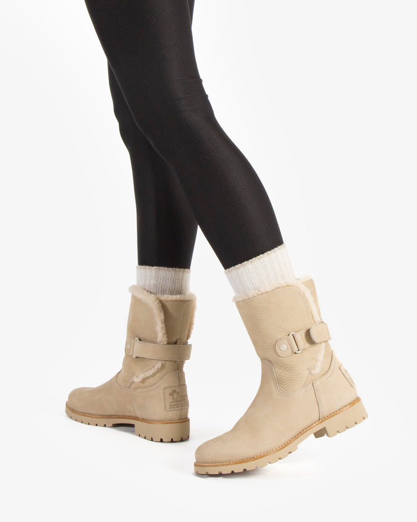 Felia Trav botas de piel con forro interior de pelo. crudo