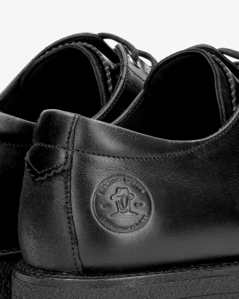 Gante zapatos de piel con forro interior de piel. negro