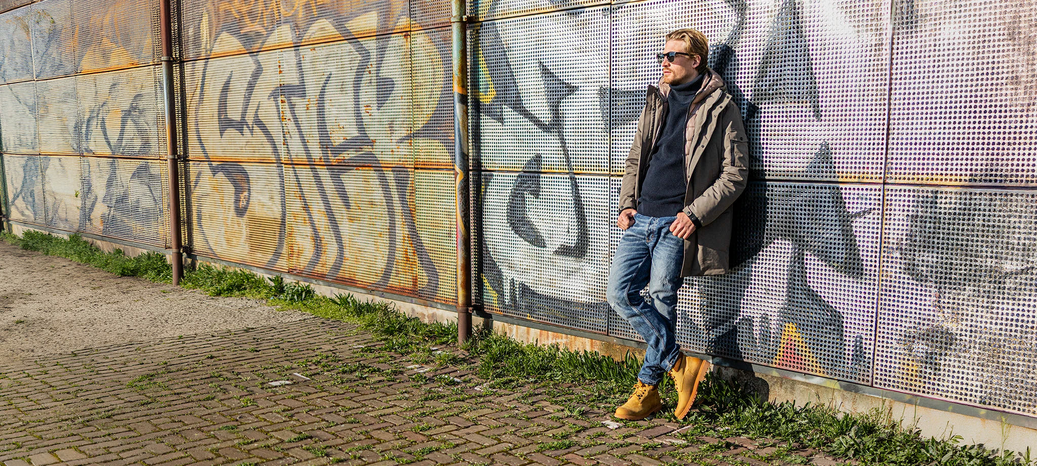 Hombre con botas Amur GTX Vintage de Panama Jack en look urbano