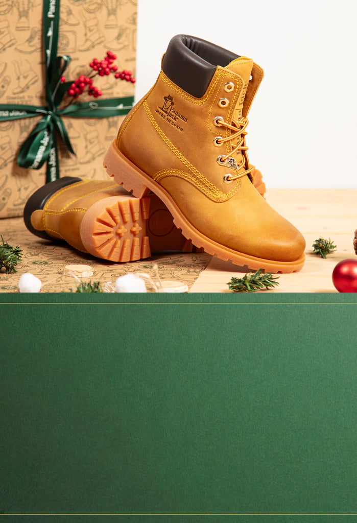 Bodegón con Bota Panama 03 y un regalo