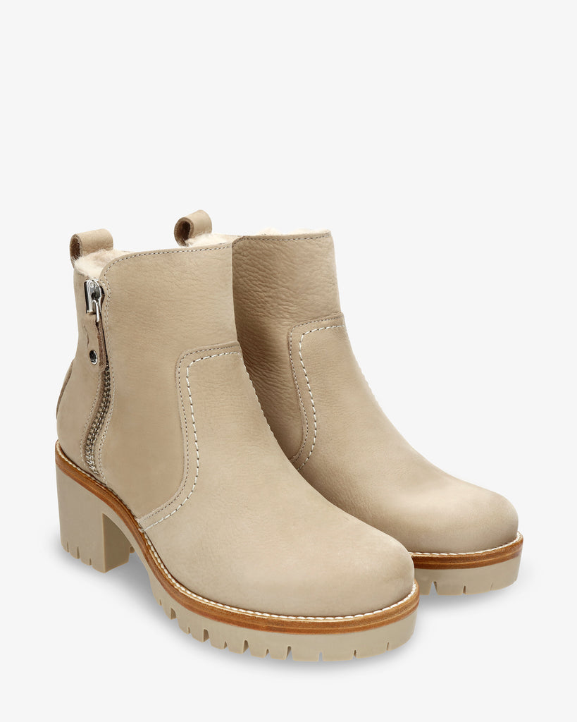 Pauline botín de piel con forro interior de pelo. crudo