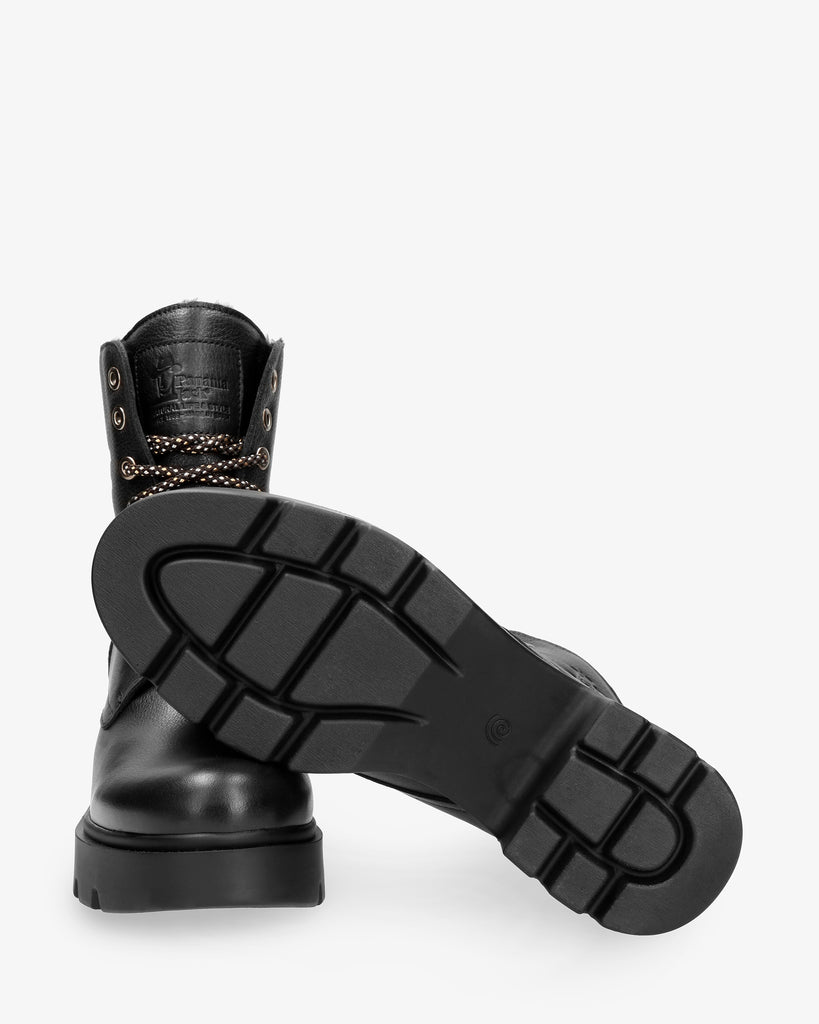 Porty botas de piel con forro interior de pelo. negro