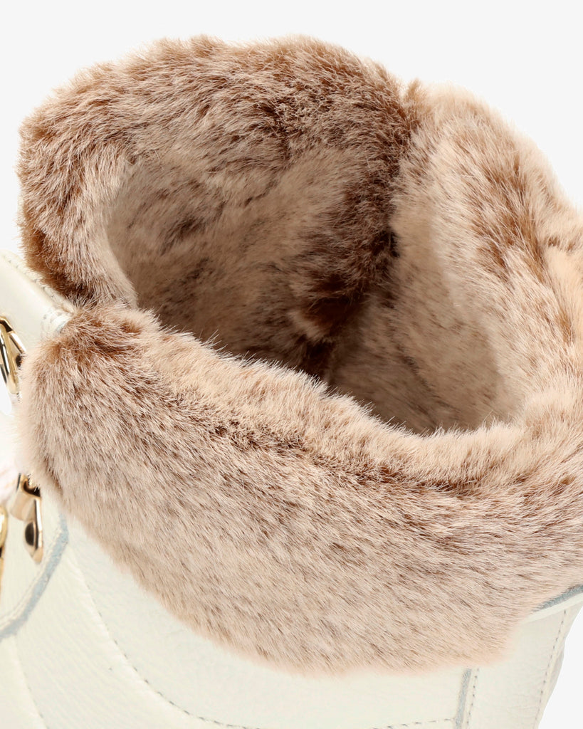 Tuscani botas de piel con forro interior de pelo. blanco